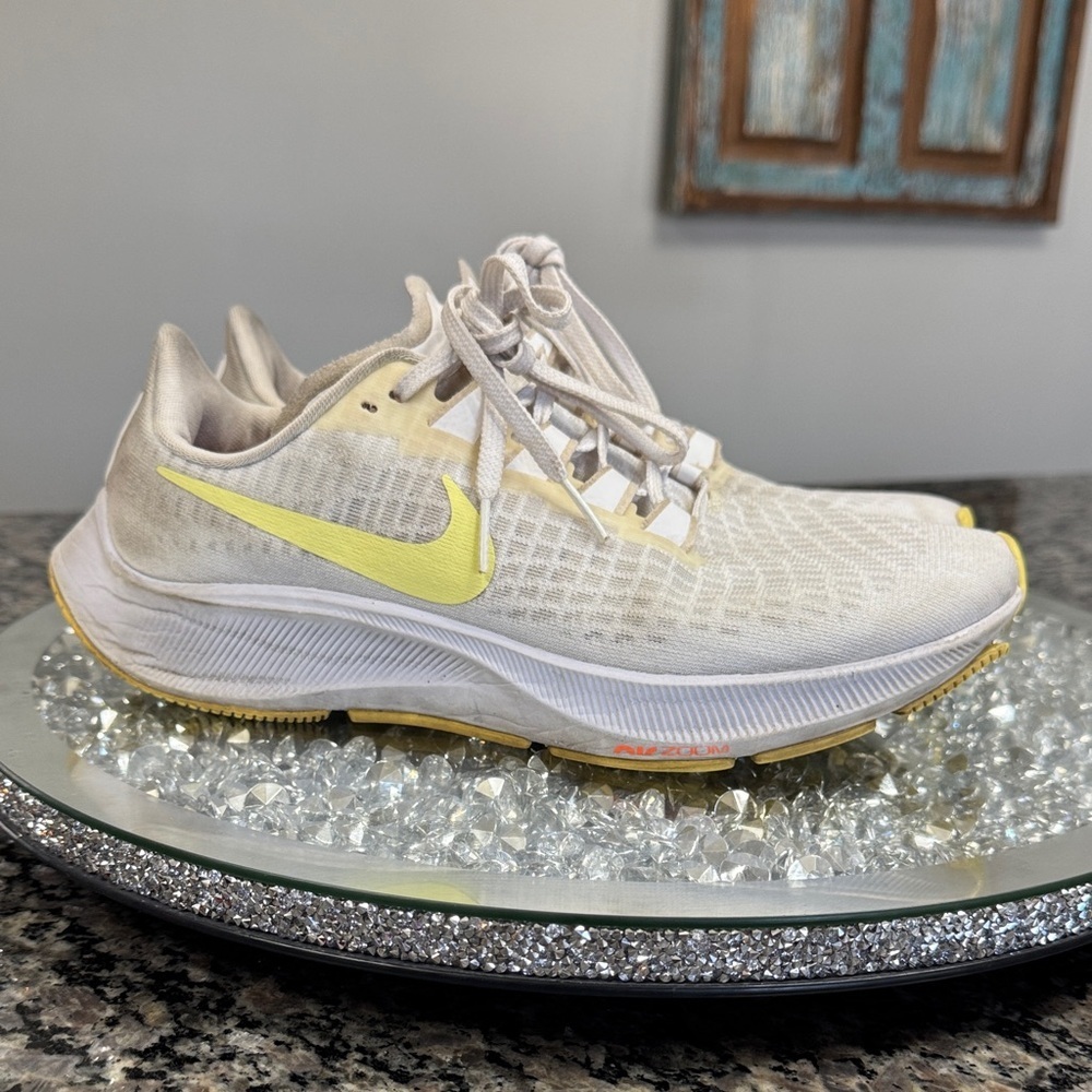 Nike zoom Women's Athletic Shoes in Cream and Yellow 8